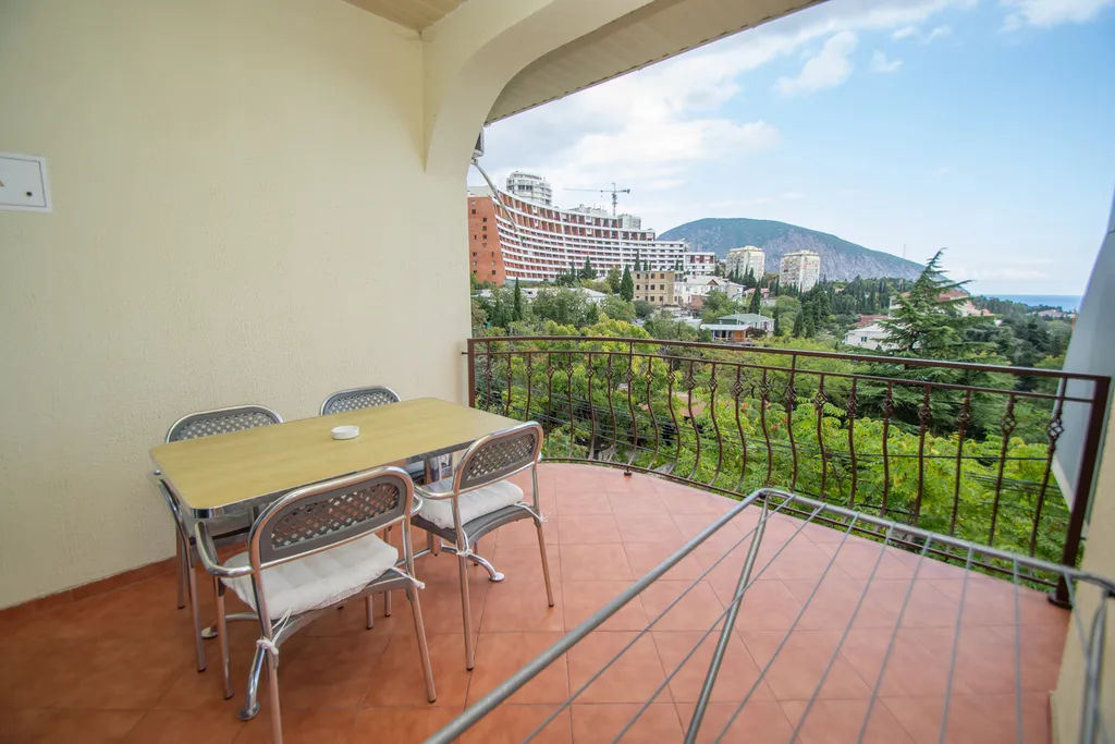 Апартаменты Андеграунд с видом на море