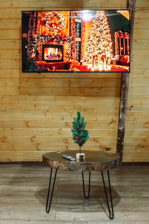 Коттедж с бассейном в лесу