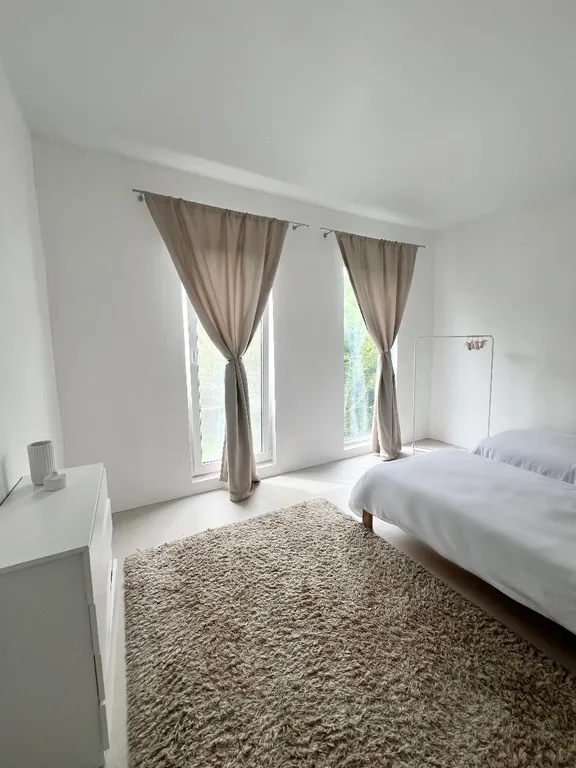 Современный дом с видом на природный парк