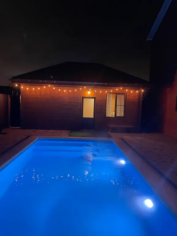 Коттедж с баней и теплым бассейном