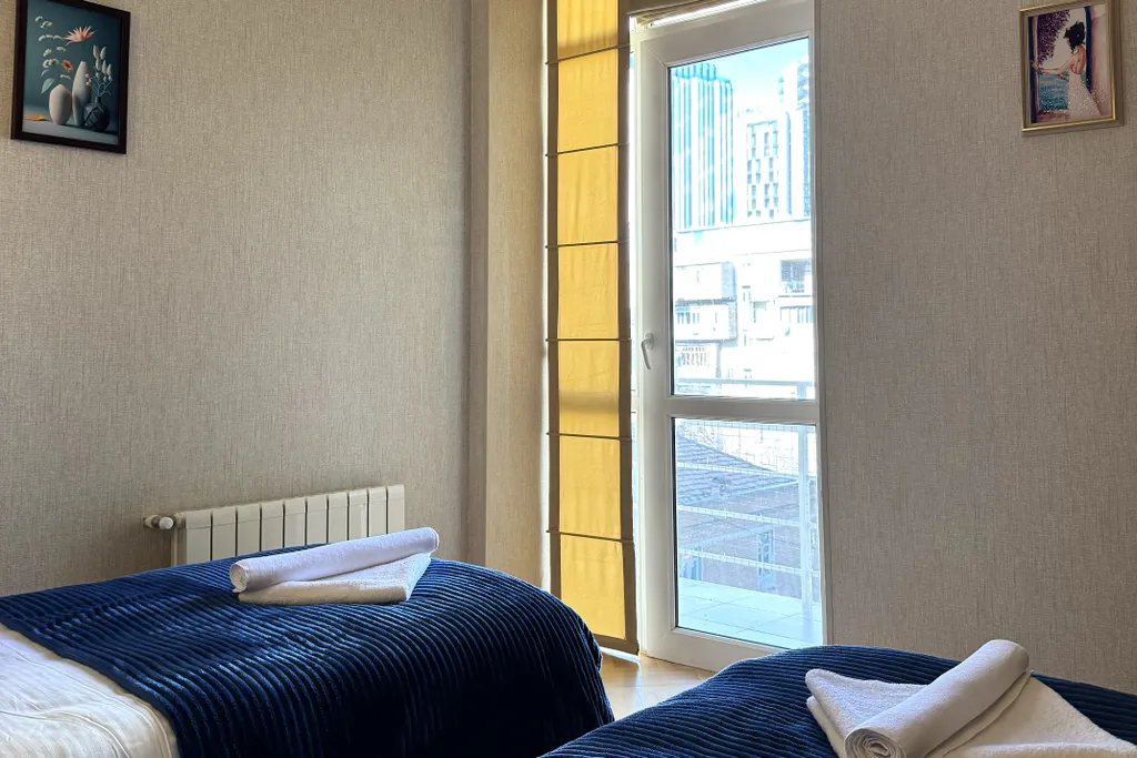 Дом, милый дом в центре города, Район Ваке