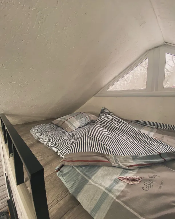 Уютный дом с видом на пруд и горы