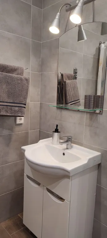 Евродвушка с отдeльной спальней и кухней с диваном