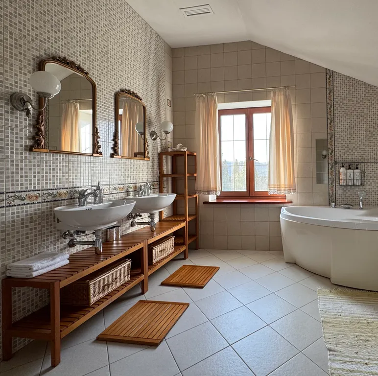 Вилла с бассейном