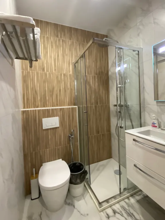 Студия с лоджией на заливе в комплексе с подогреваемым бассейном