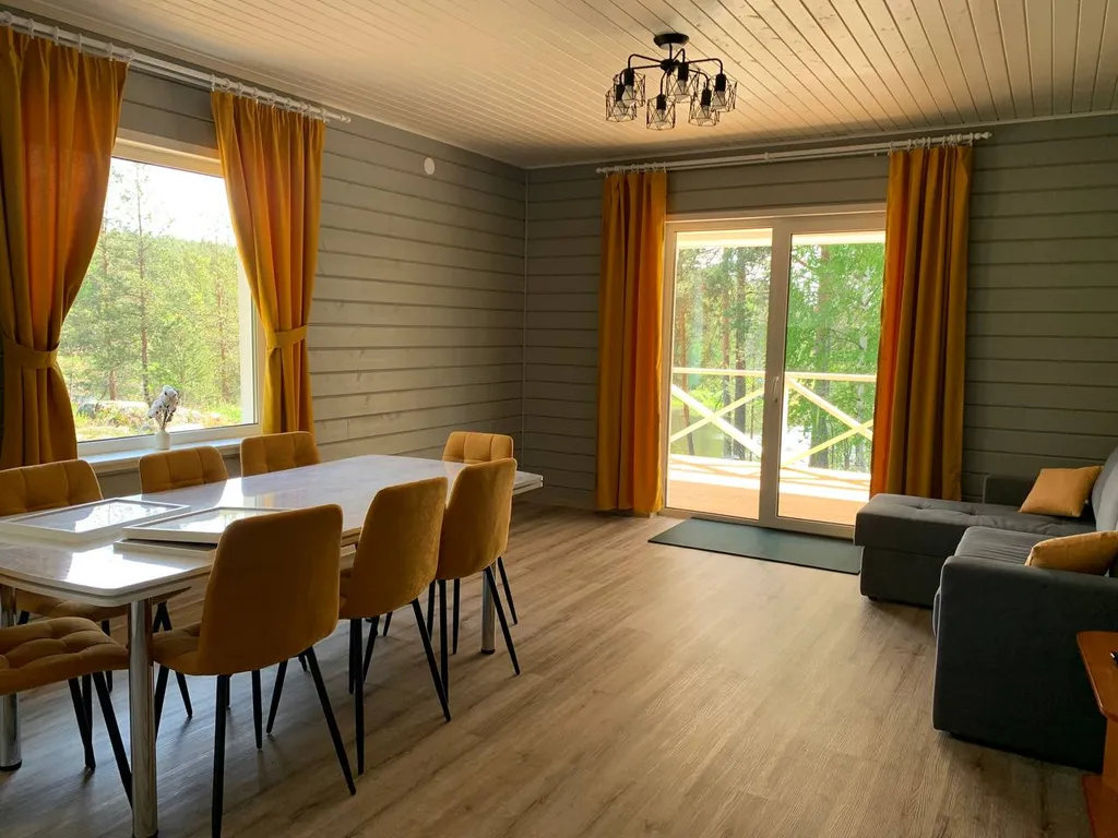 Коттедж с собственным пирсом и террасой на берегу Ладоги