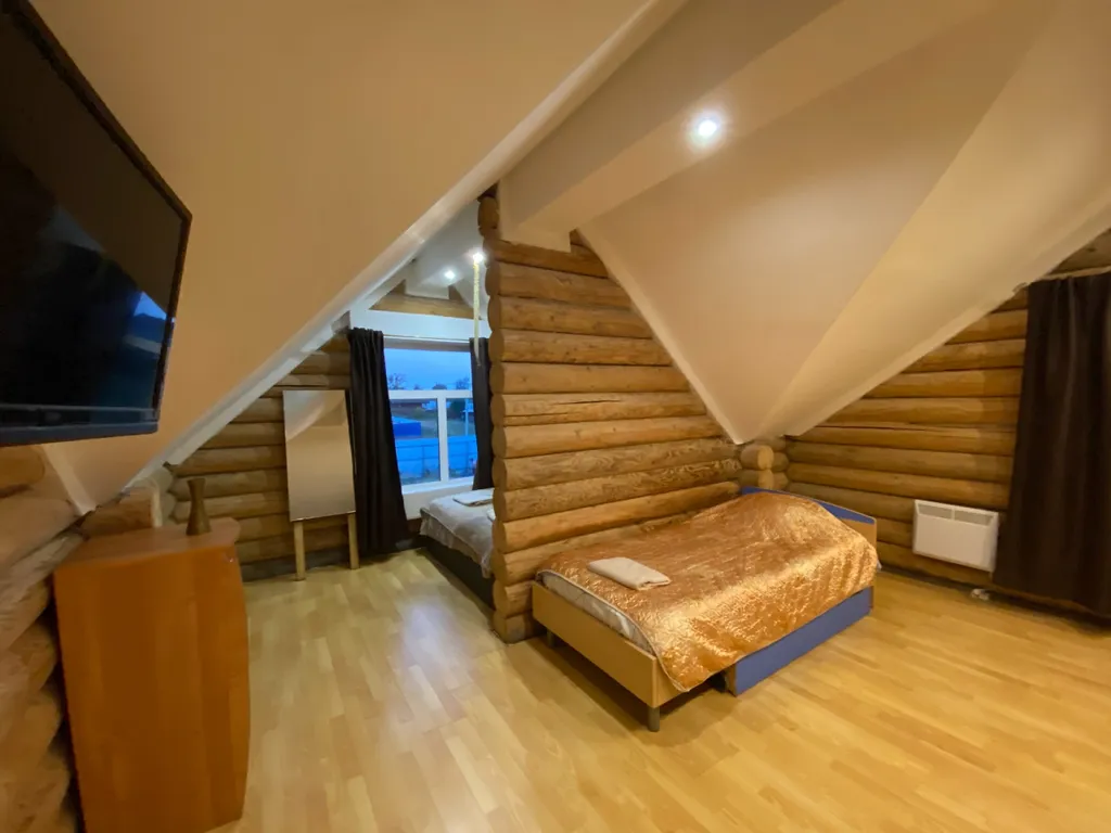 Дом с прудом