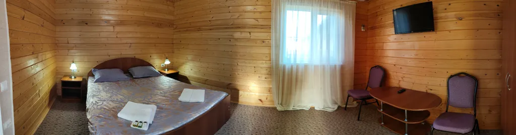 Номера оббиты сибирским кедром, 3 минуты до моря, закрытая парковка