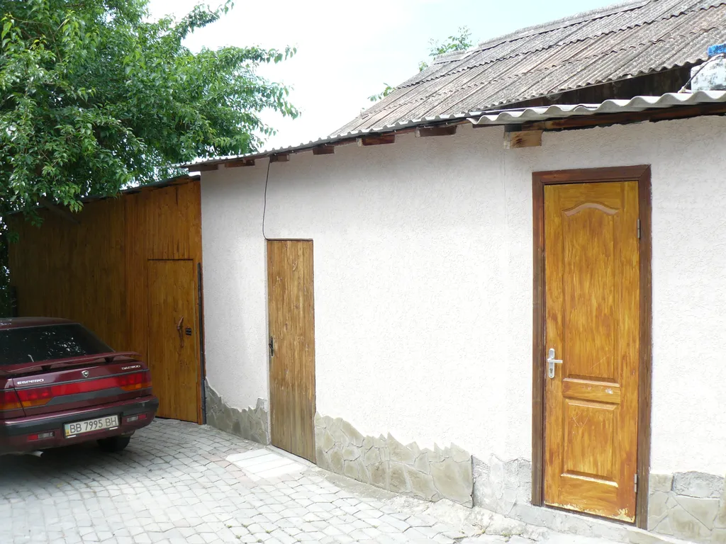 Домик с фонтаном