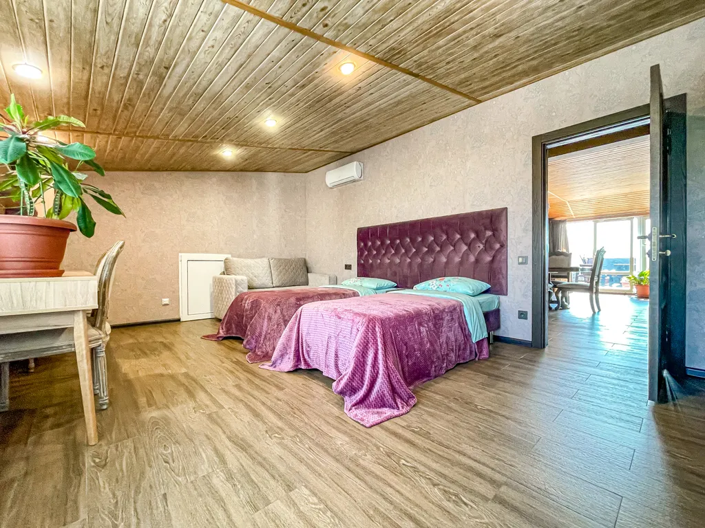 Мансарда с террасой в парке на Театральной площади