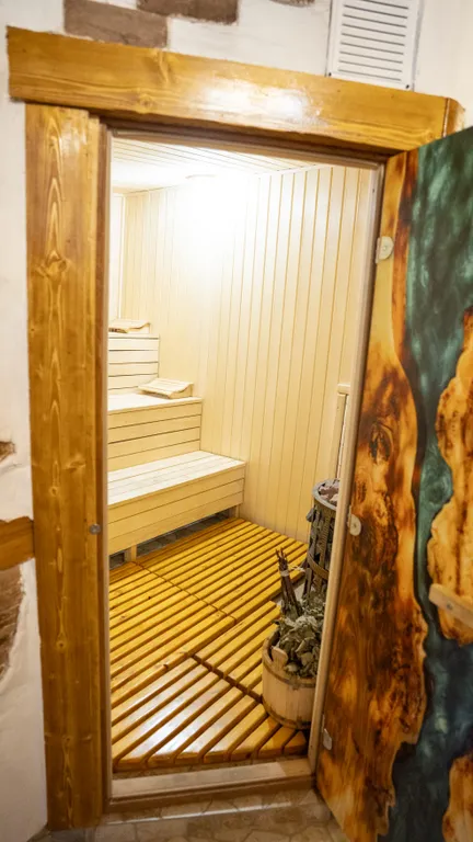 Уютный коттедж с теплым бассейном и большим чаном