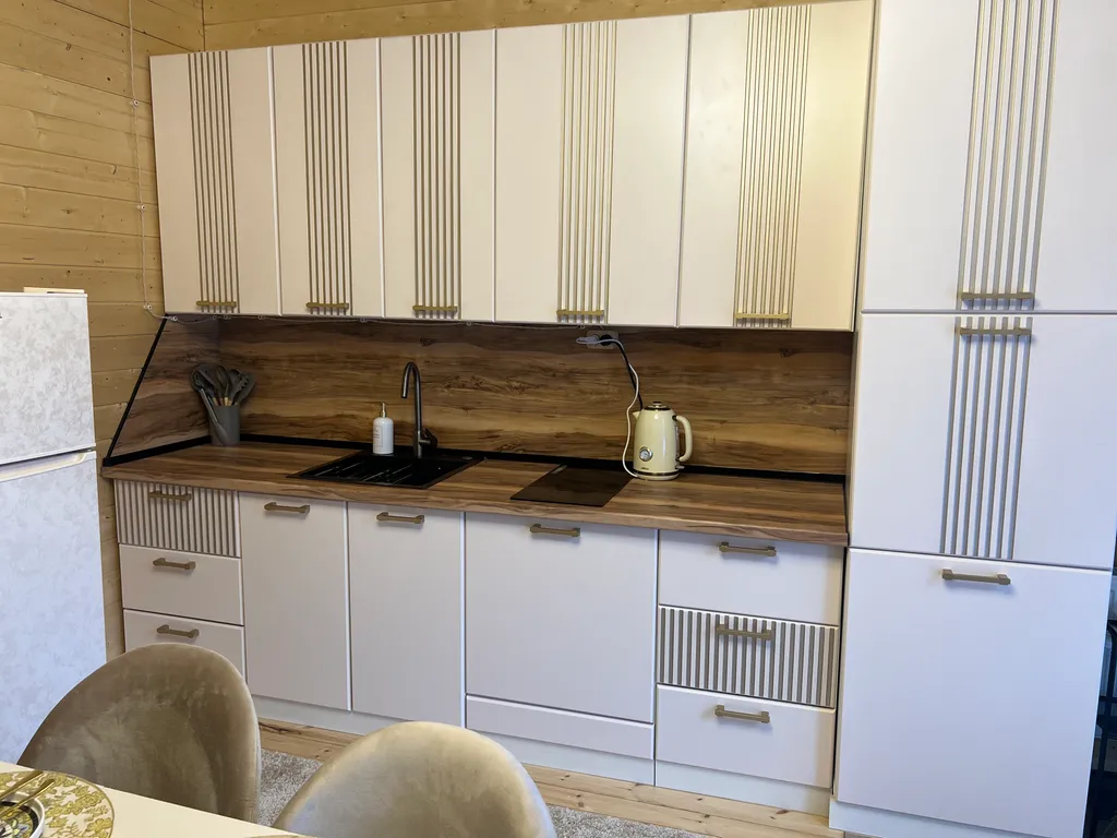 Коттедж в окружении реки,гор и леса