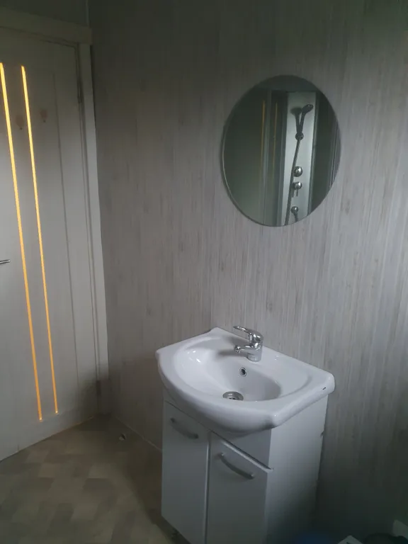 Благоустроенный дом на берегу реки