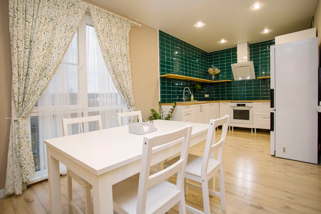 Дом на берегу реки