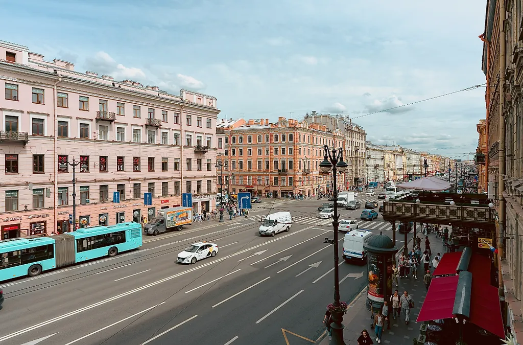 Апapтаменты с новым дизайнeрcким рeмонтом, пaнopамным видом на Невcкий