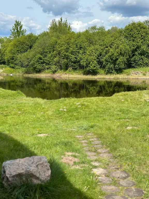 Уютный коттедж на берегу реки Milana Village