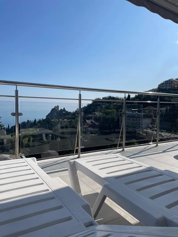 Апартаменты с шикарным видом на море и горы