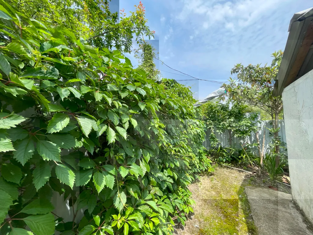 Комната под ключ на первом этаже с кондиционером