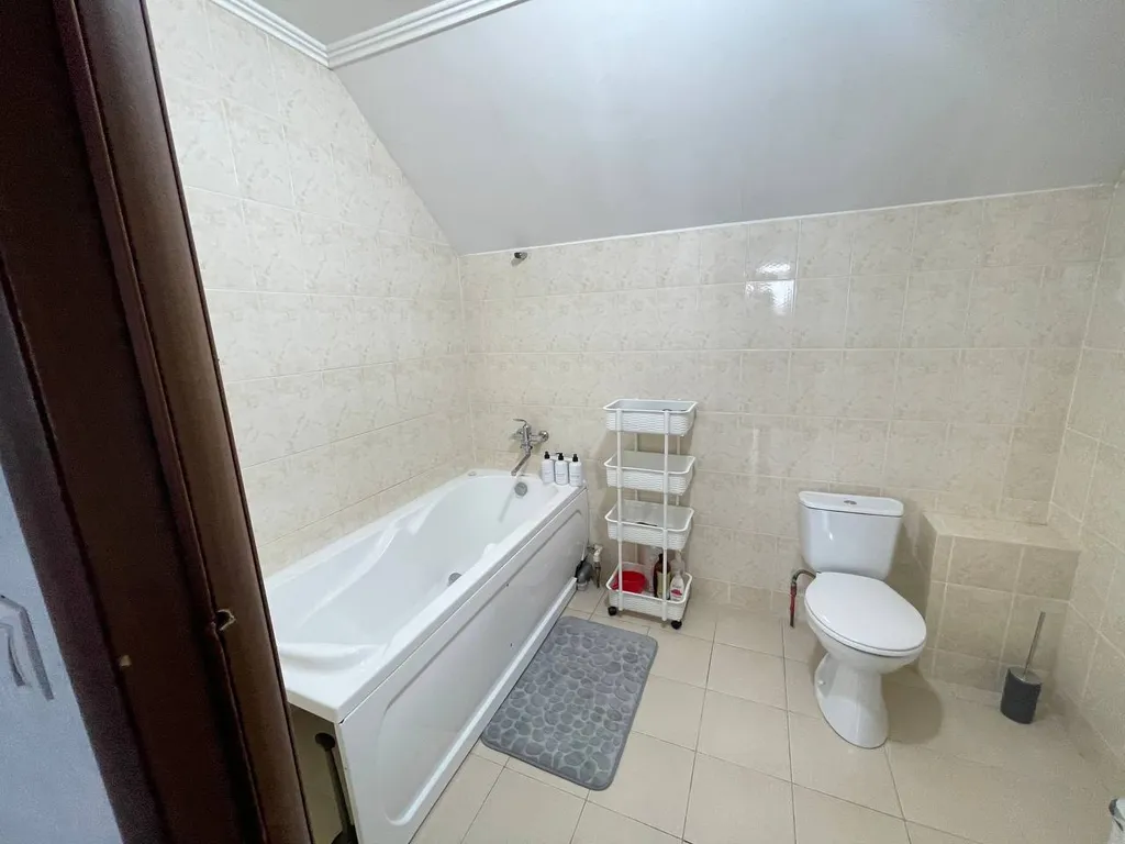 Уютный двухэтажный дом в черте города для отдыха и работы