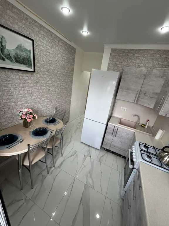 Современная, уютная квартира со своей закрытой парковкой во дворе