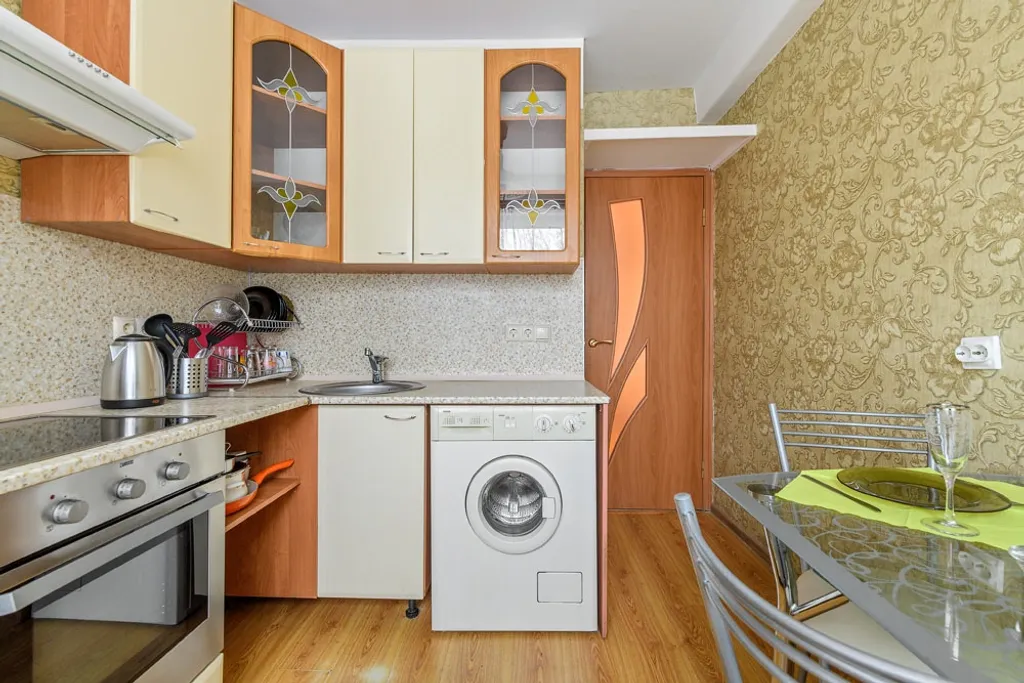 Квартира рядом с метро кафе и магазинами