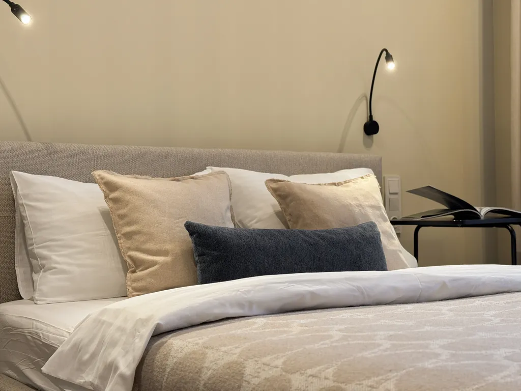 Студия в центре с балконом и стильным дизайном