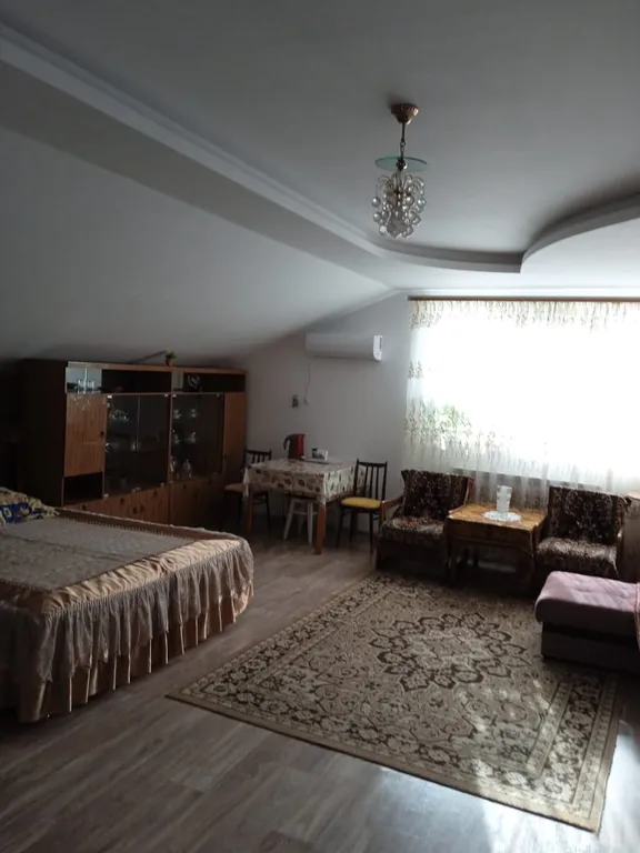 Студия с видом на горы в частном доме