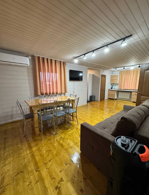 Дом на набережной пруда 8/2