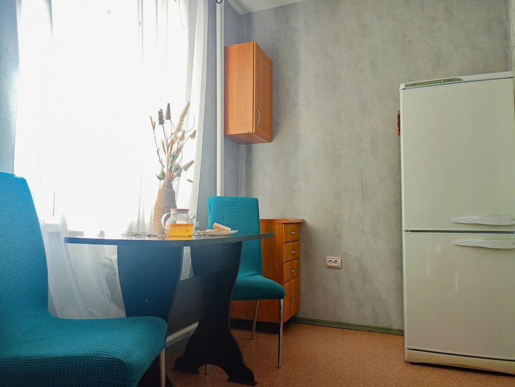 Квартира рядом с БАМиЖТ, Светофор и ЖД больницей