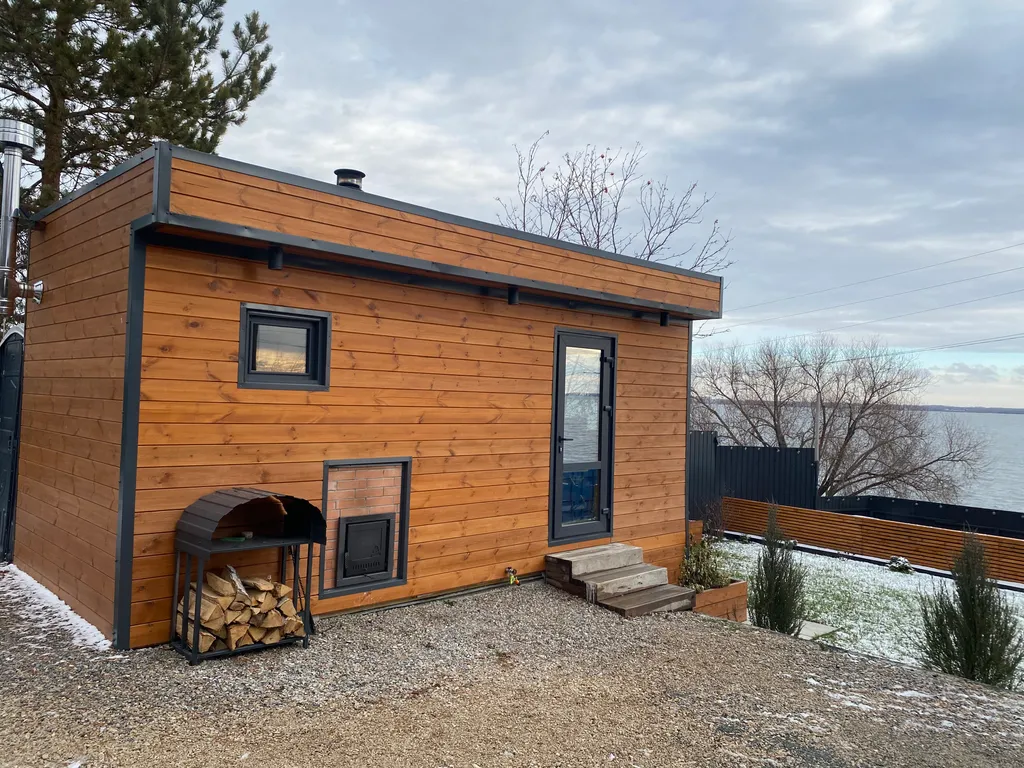 Дом на берегу озера