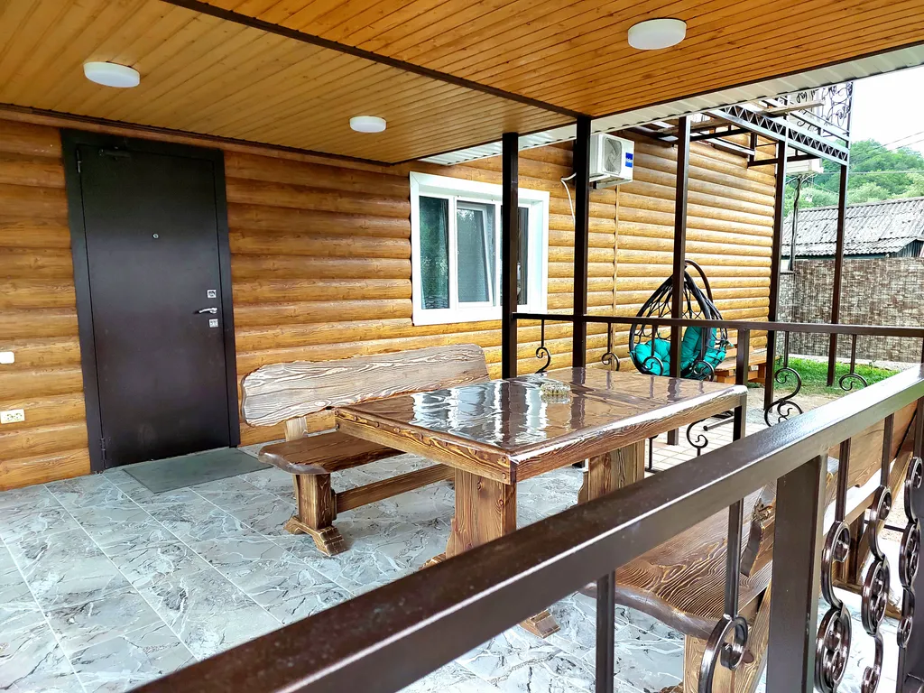 Домик с террасой и купелью