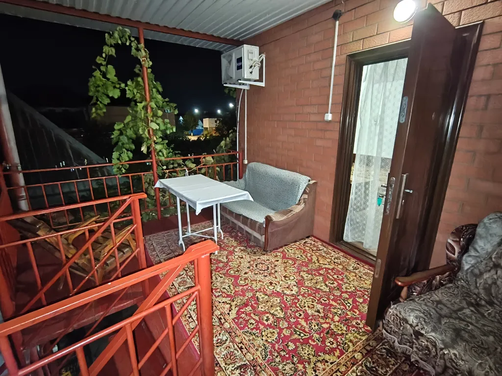 Номер со своей территорией для отдыха под навесом