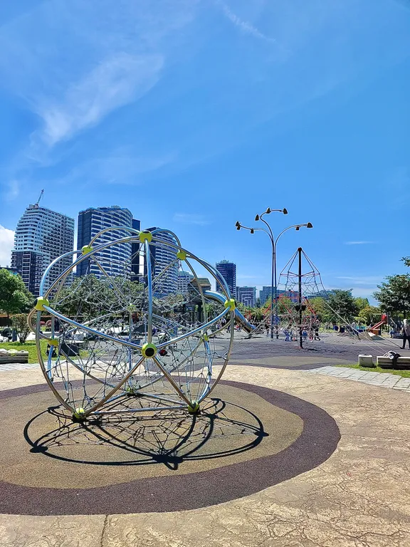 Уютная квартира с бассейном и панорамным видом на море горы и парк