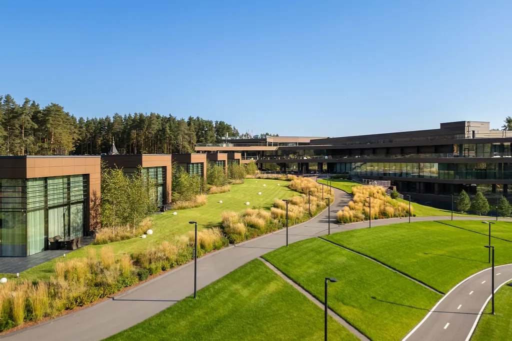 Проживание на дизайнерской вилле с посещением локаций клуба