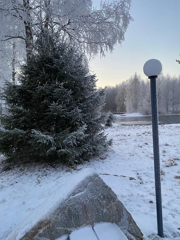 Дом на берегу реки