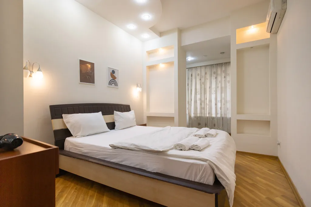 Квартира с видом на улицу Низами, Торговая