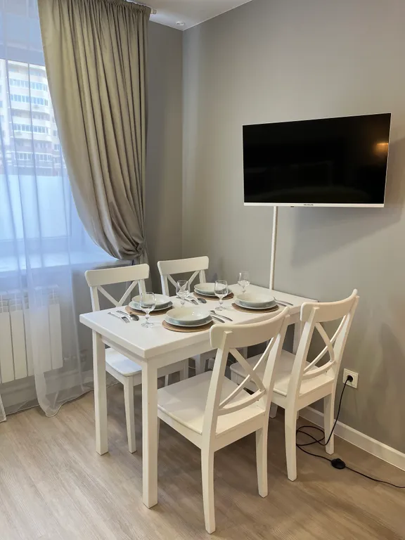 Квартира Квартира Уютная студия Классика с новым дизайнерским ремонтом — Красноярск