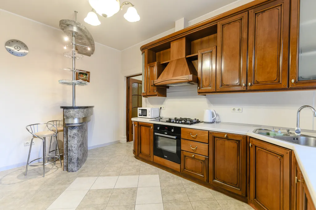 Коттедж Дом в элитном поселке с бассейном и сауной! — Вешки