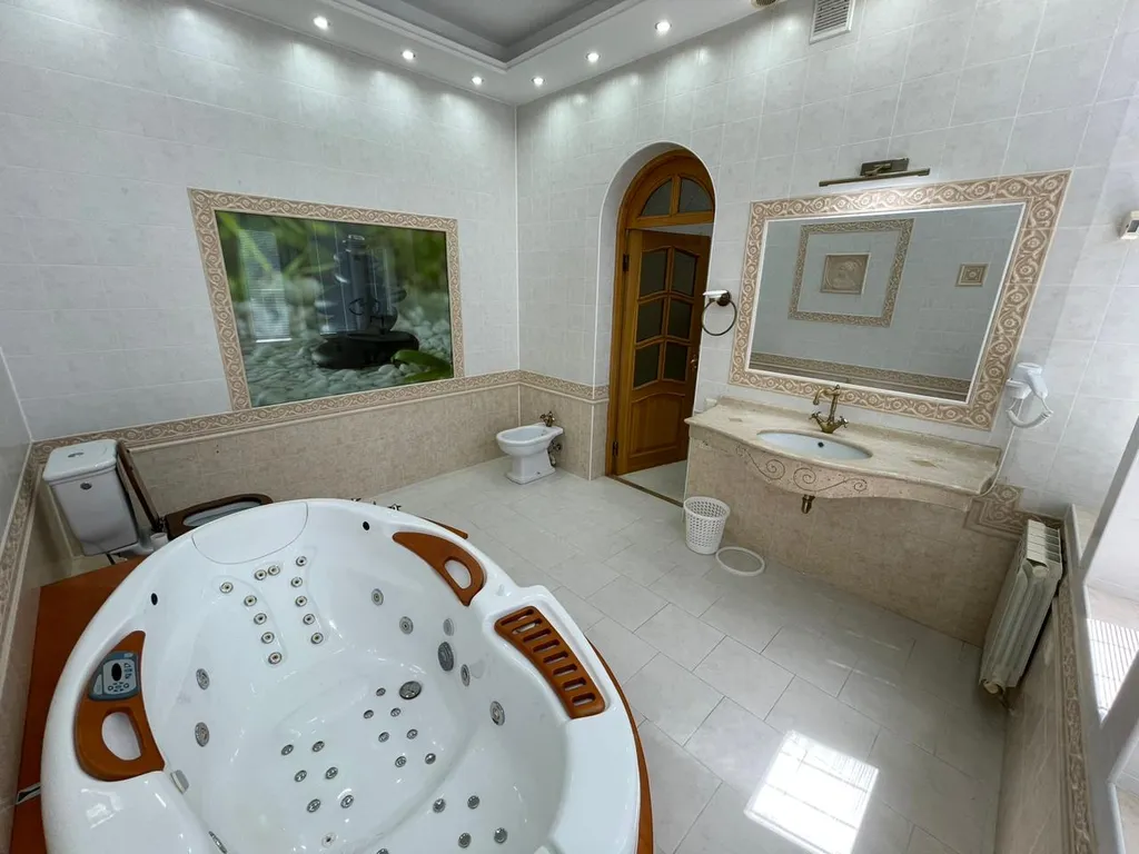 Уникальный, уютный, большой семейный дом. С видом на город