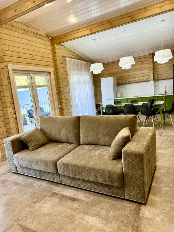 Дом с бассейном