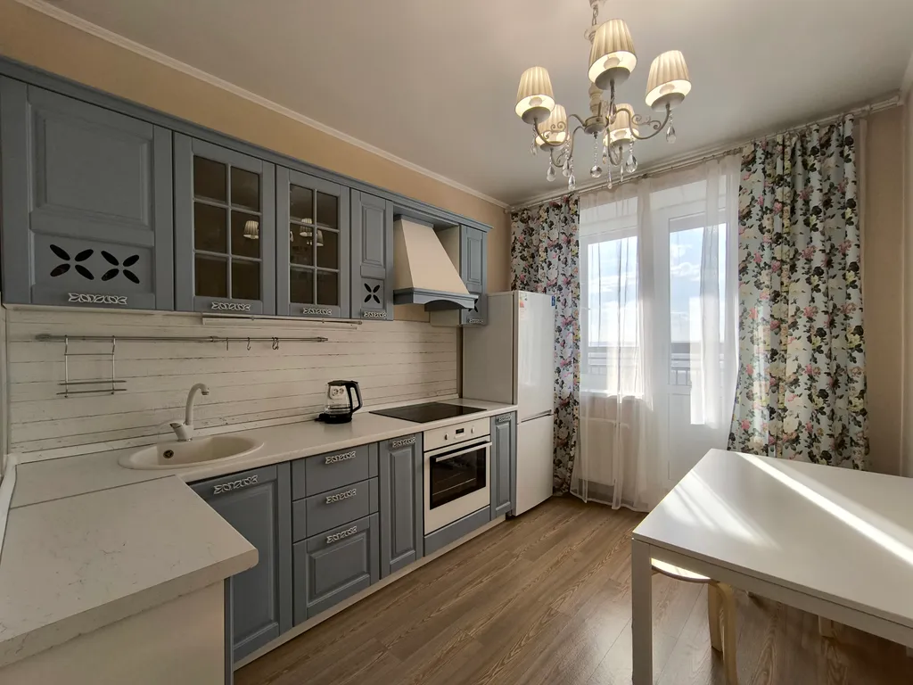 Видовая, с террасой, однокомнатная квартира возле РКБ