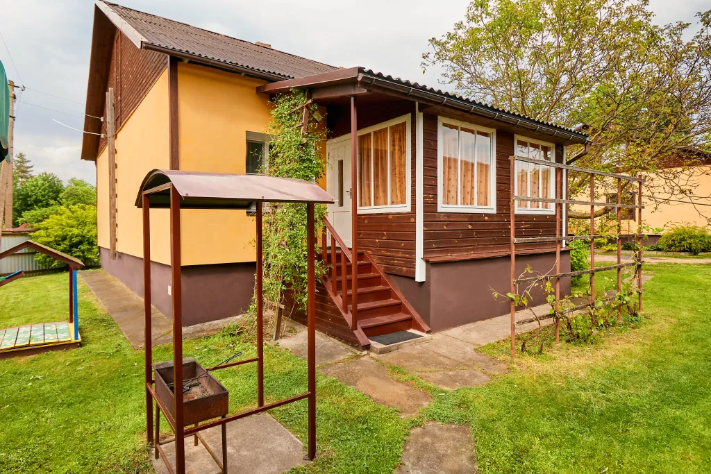 Тихий дом с окнами в сад