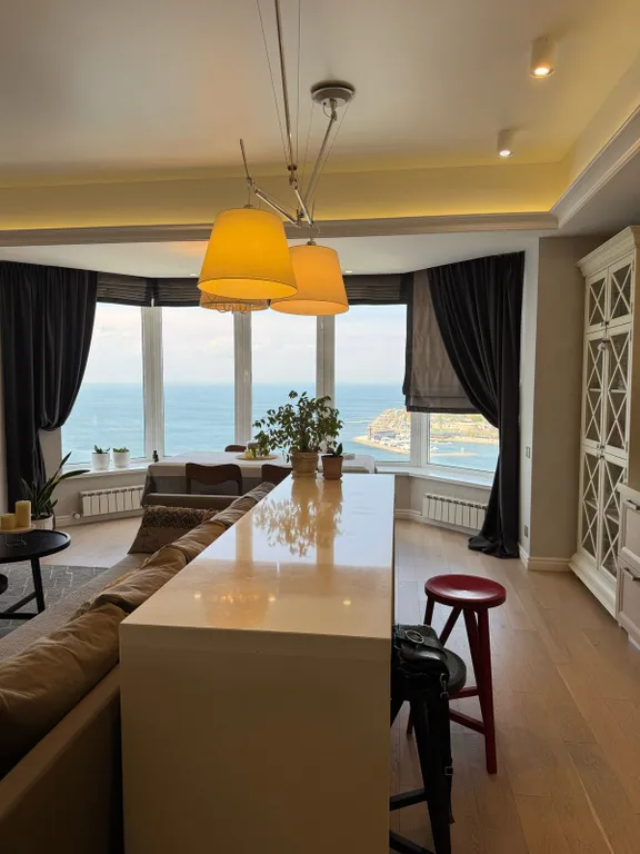 Квартира премиум класса, в центре города с видом на море