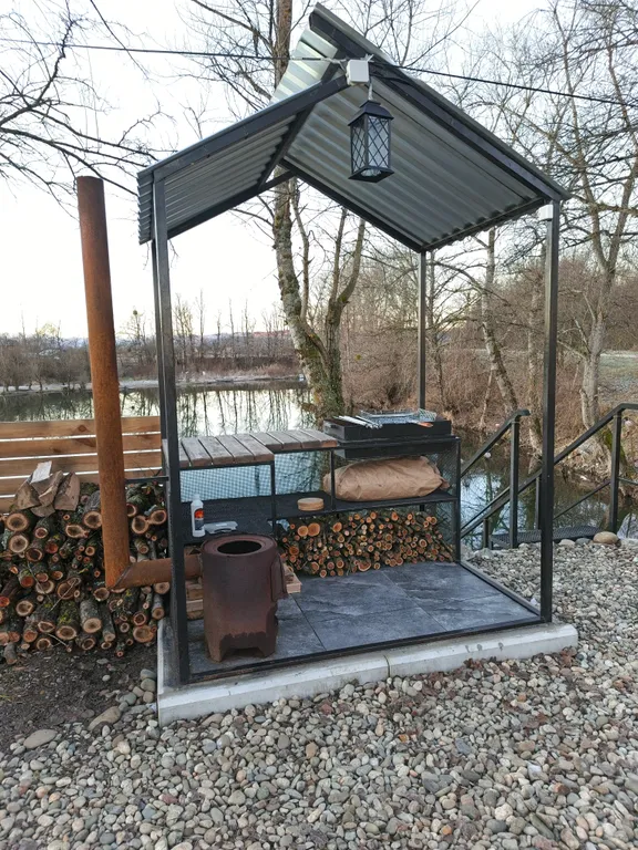 Дом на берегу озера