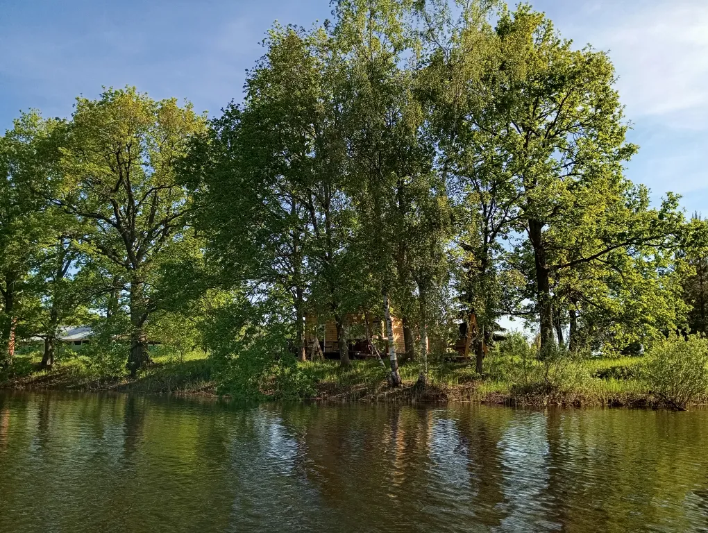 Дом-купе у реки