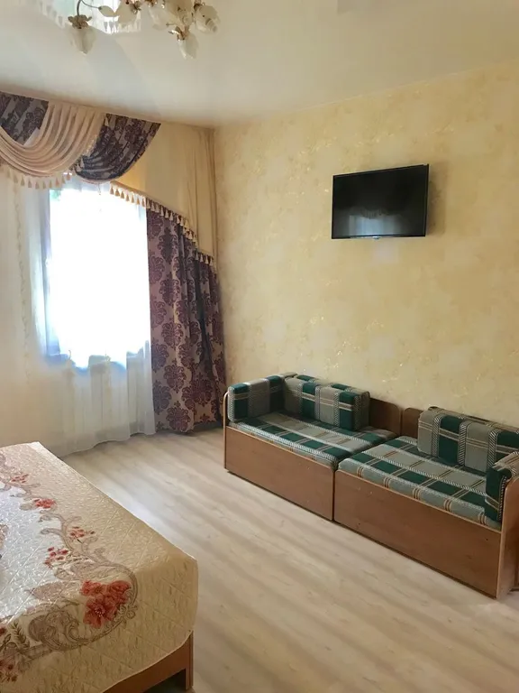 Семейный двухкомнатный номер, с двориком у моря