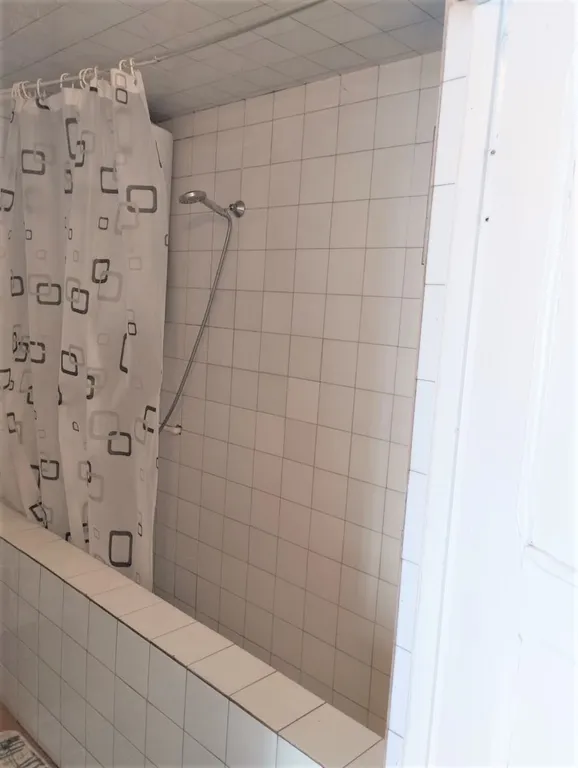 Уютная комната в двухэтажном доме