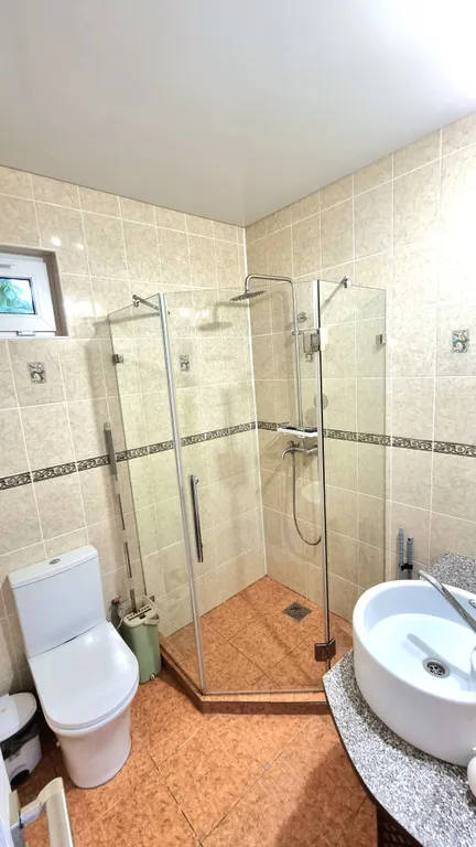 Домик и фруктовый сад