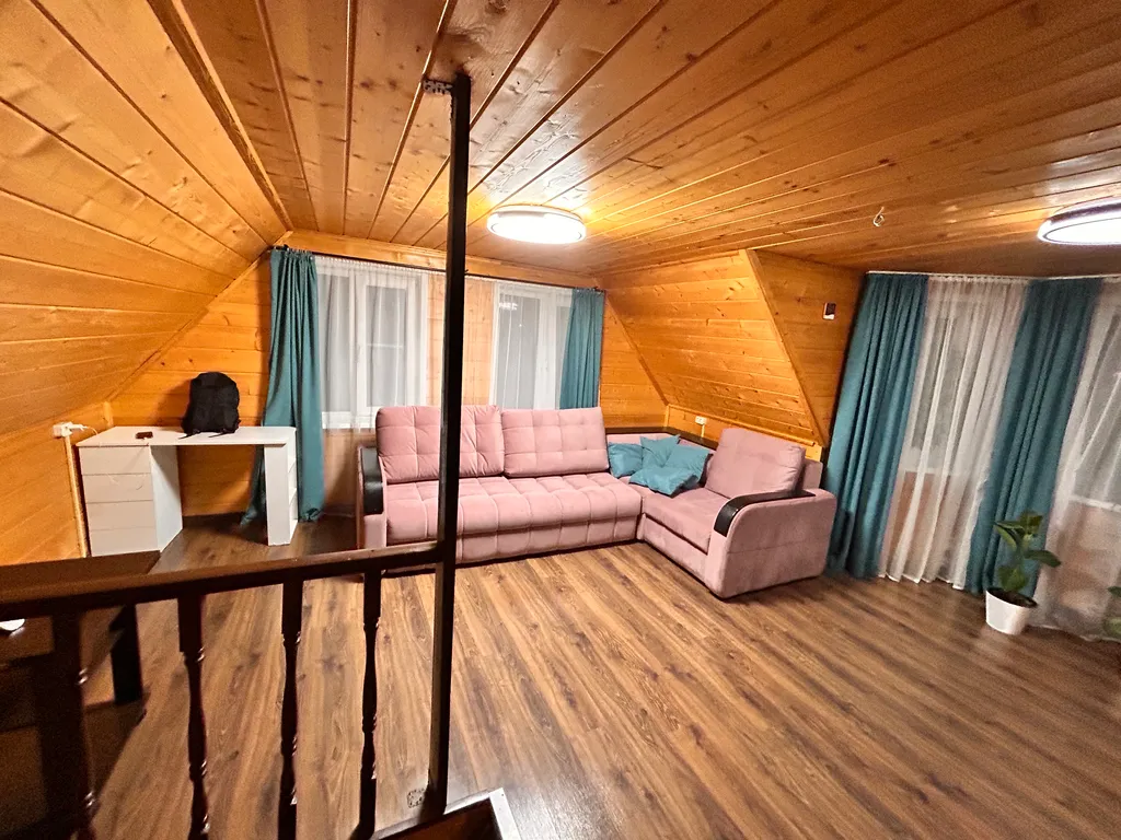 Загородный дом с беседкой