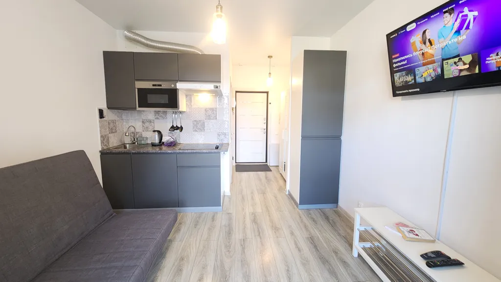 Студия с видом на бассейн